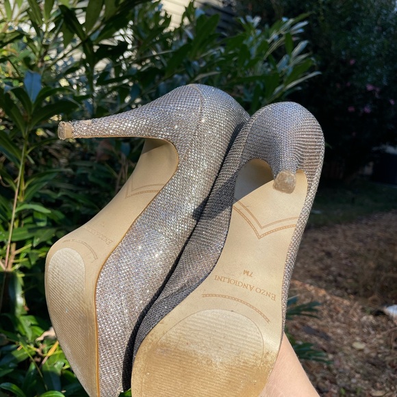 Enzo Angiolini Silver Sparkle Peep Toe Pumps - Picture 2 of 6